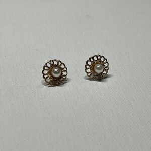 Vintage Gold-tone Stud Earrings with Faux Pearl